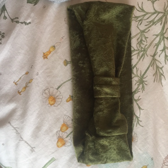 Velvet Green Headband - Picture 3 of 3